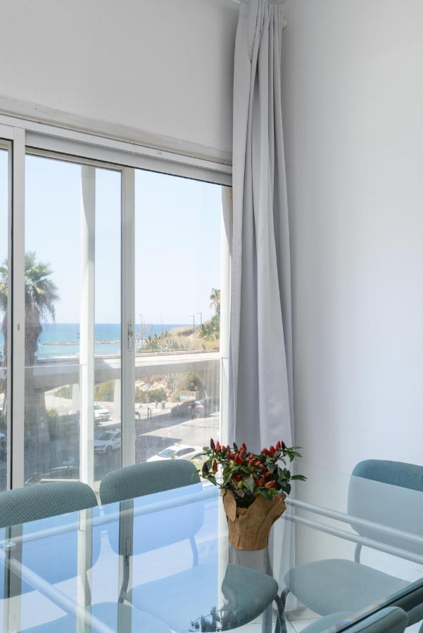 Sea View 2 Bedroom Apartment With Bomb Shelter Tel Aviv Exterior photo
