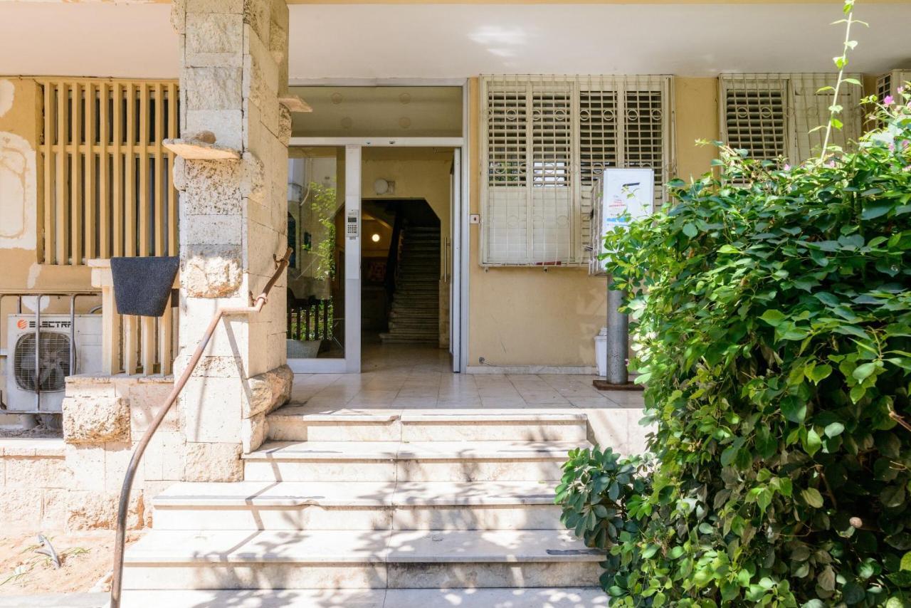 Sea View 2 Bedroom Apartment With Bomb Shelter Tel Aviv Exterior photo