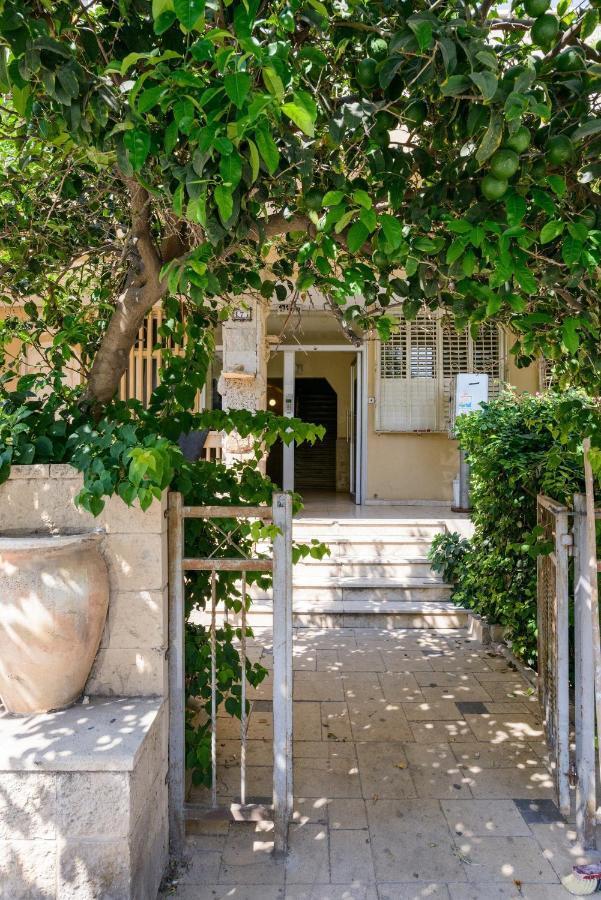 Sea View 2 Bedroom Apartment With Bomb Shelter Tel Aviv Exterior photo